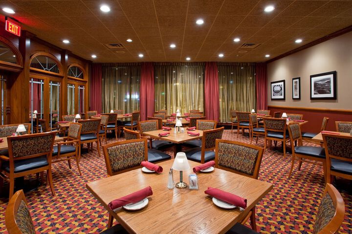 Dining 35 of 44