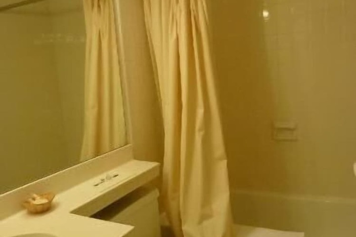 Room 11 of 32
