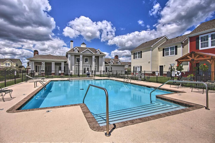 Walk to Lake: Family Gem w / Pool Access in Afton