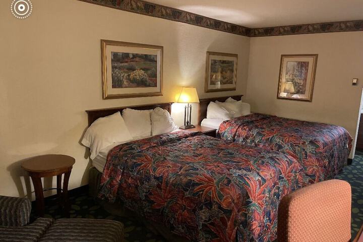 Room 7 of 8