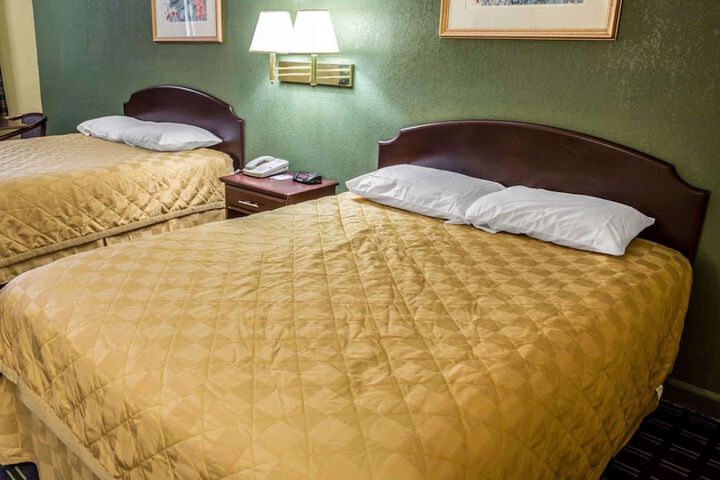 Rodeway Inn & Suites Plymouth Hwy 64