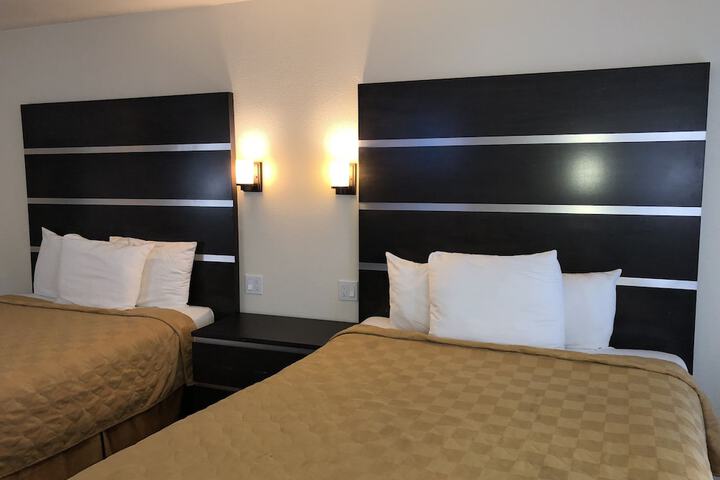 Cedar Inn & Suites