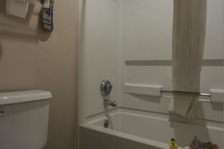 Room 28 of 69