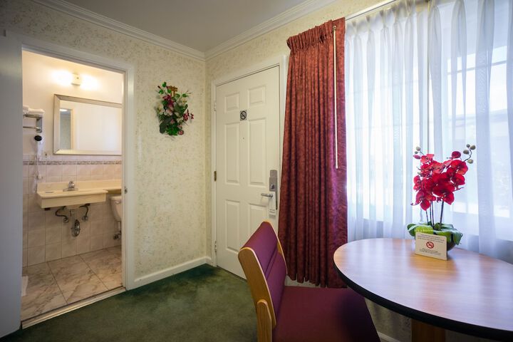 Room 23 of 38