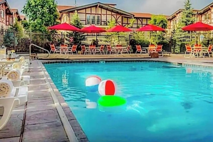 Family Vacation heated in / out Pool Tubing & Ice Skating 719 3 Bedroom Townhouse by RedAwning