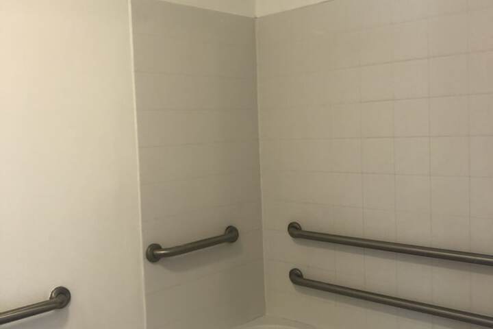 Room 5 of 12