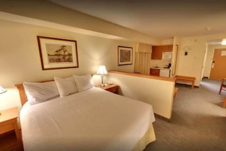 Room 42 of 77
