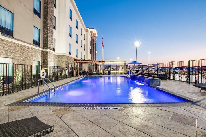 Hampton Inn & Suites Dallas / Ft. Worth Airport South