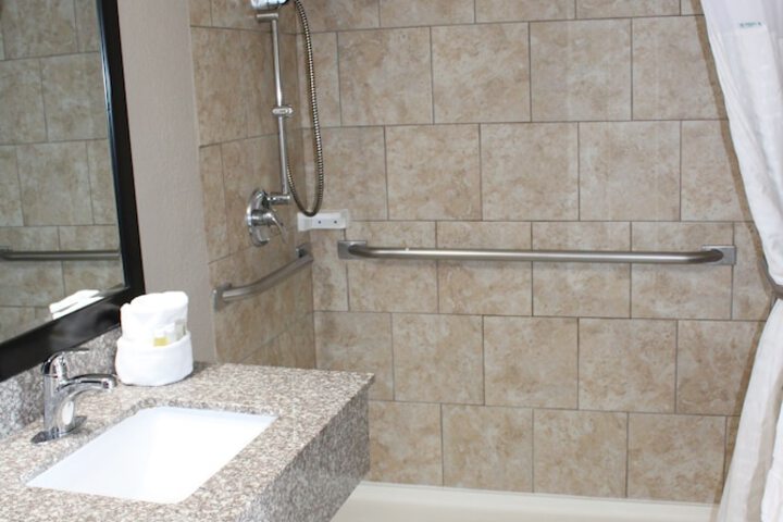 Days Inn & Suites by Wyndham Springfield on I-44