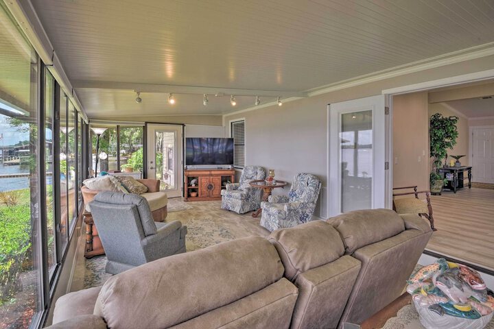 Picturesque Retreat on St. Johns River + Docks