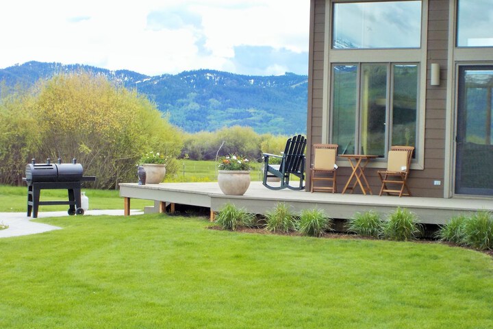 Sundeck 81 of 87