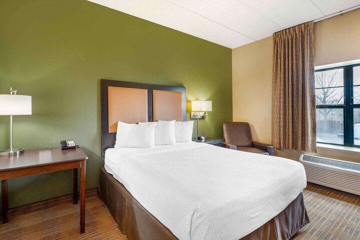 Room 14 of 32