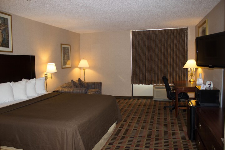 Room 8 of 25