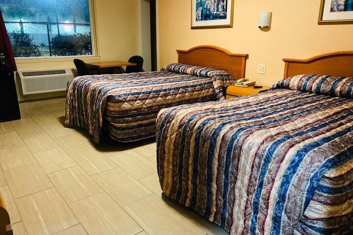Room 10 of 27