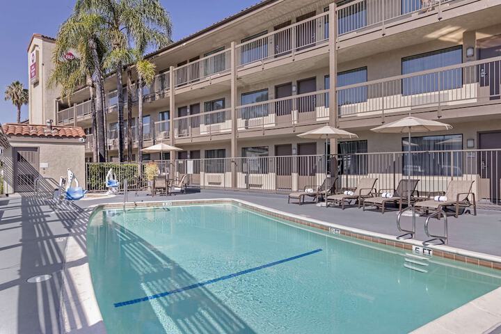 Pool 6 of 44