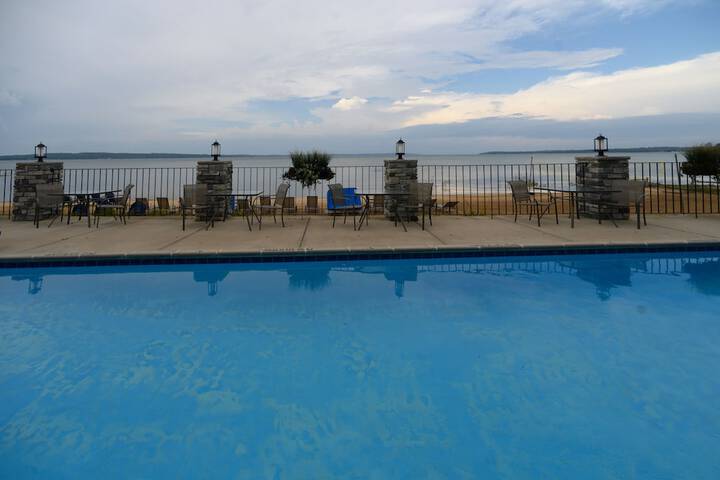 Pointes North Beachfront Hotel – 2 Person Spa Tub Studios