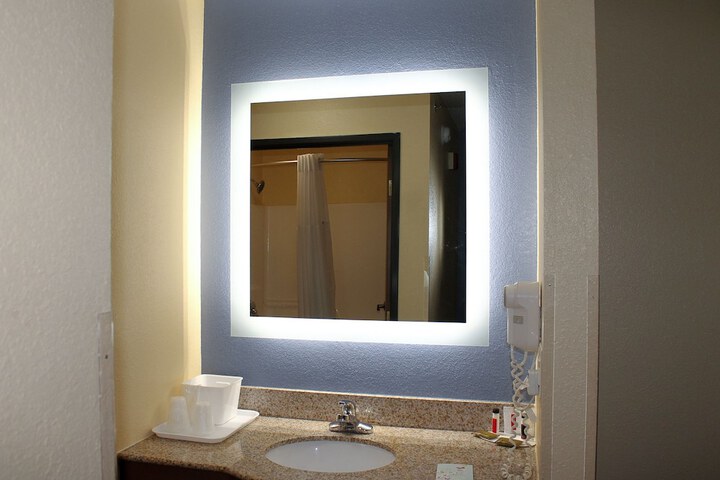 Room 8 of 25