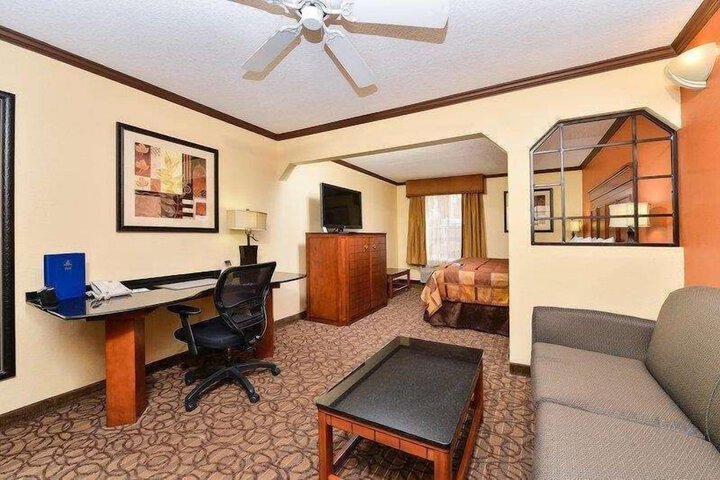 Room 8 of 18