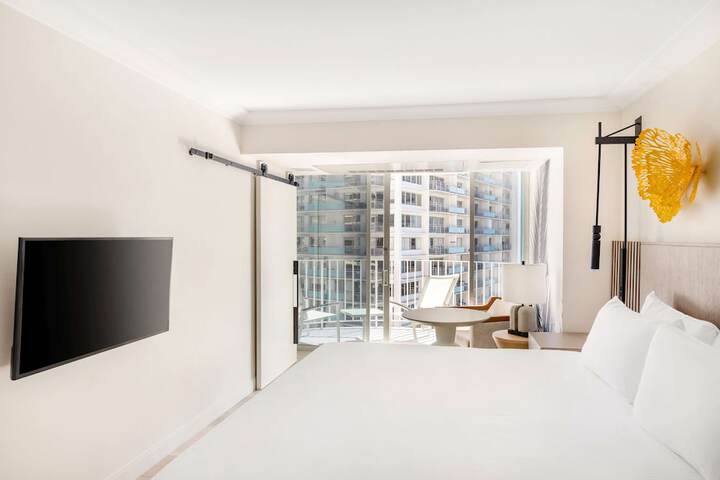 Room 70 of 99