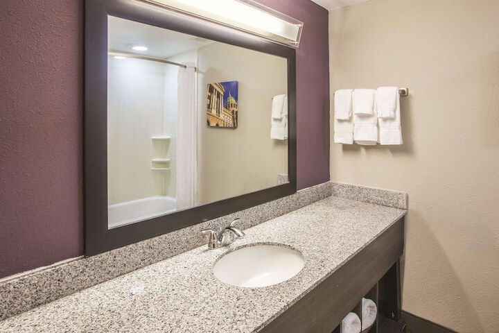 La Quinta Inn & Suites by Wyndham Mechanicsburg - Harrisburg