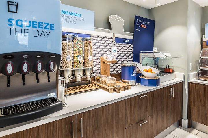 Holiday Inn Express Flint-Campus Area by IHG