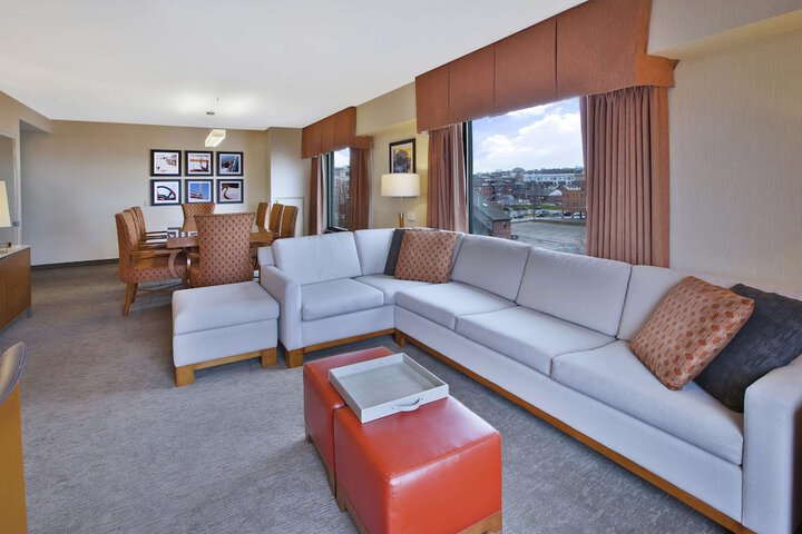 Room 21 of 32