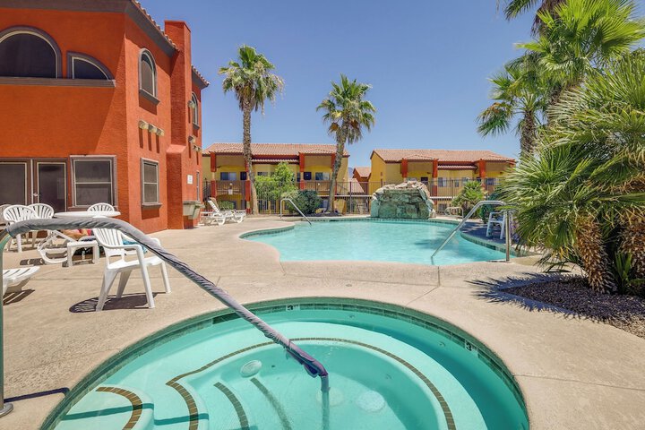Mesquite Condo w / Community Pool & Hot Tub!