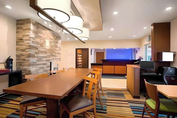 Dubuque Inn & Suites