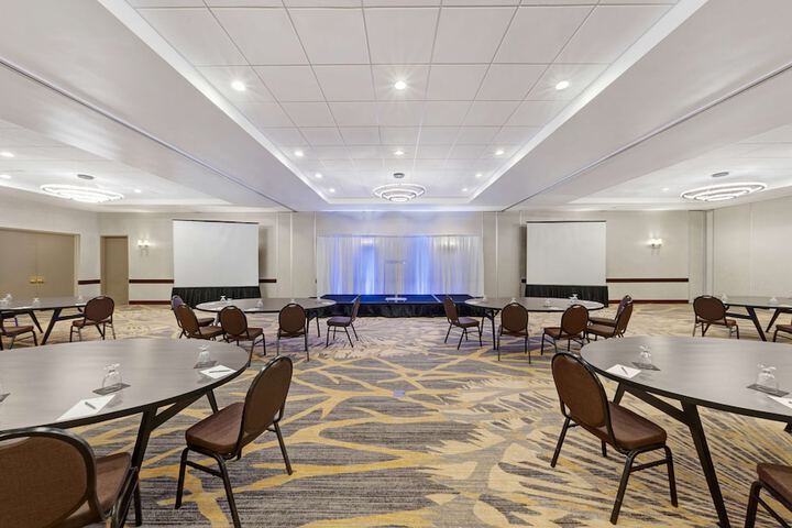 Embassy Suites by Hilton Milwaukee Brookfield