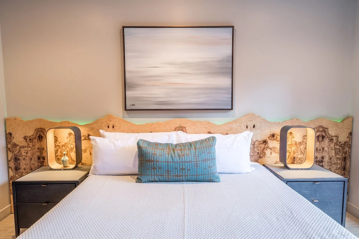 Luxury Service King Suite in Private Daily Hk 1 Bedroom Apts