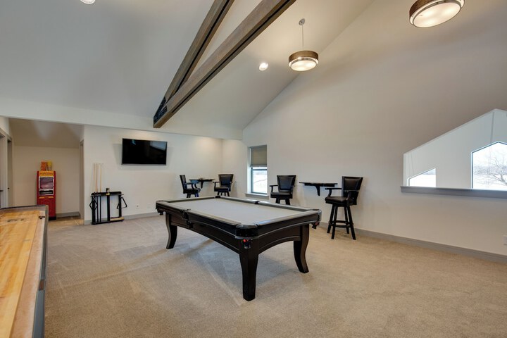 Game Room Fireplaces, On-site Lake! Kaufman Home