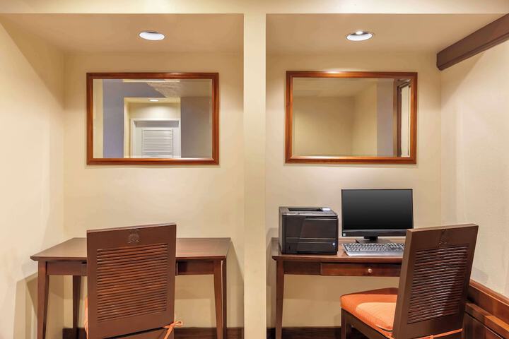 Business Center 51 of 57