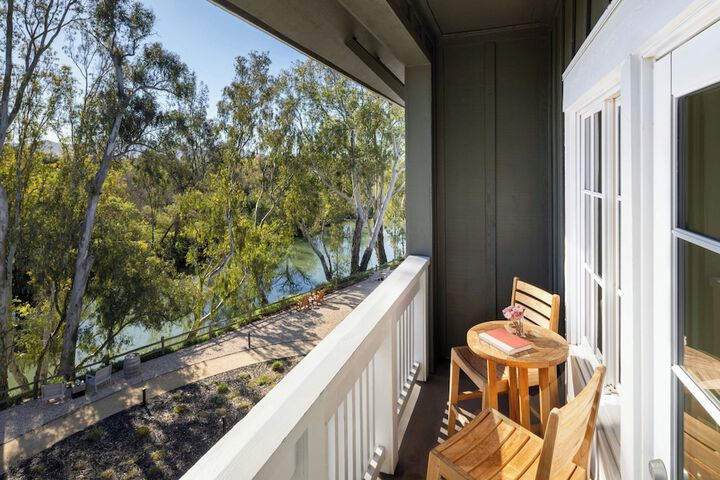 River Terrace Inn