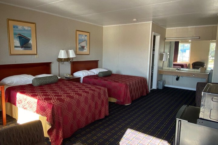 Room 7 of 12