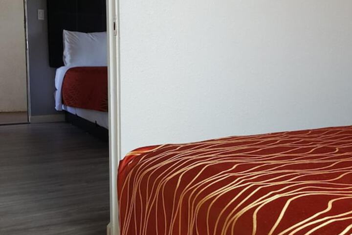 Room 17 of 28