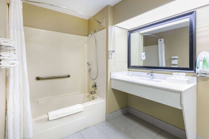 Room 5 of 18