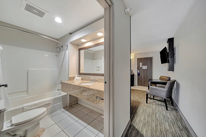 Room 104 of 163