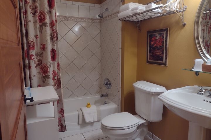Room 34 of 46