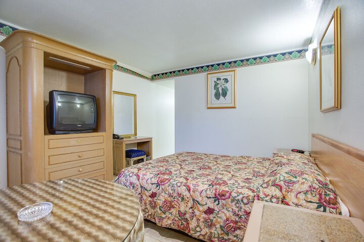 Room 33 of 39