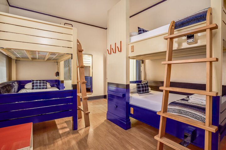 Room 44 of 61