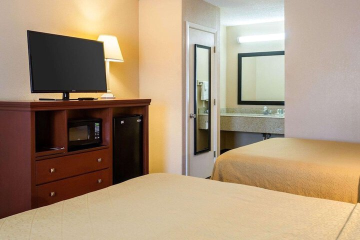 Room 17 of 25