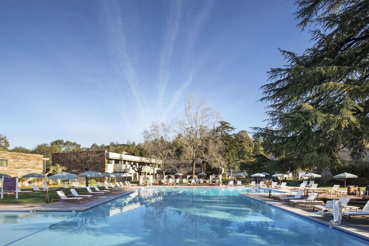 Flamingo Resort & Spa Santa Rosa Sonoma Tapestry by Hilton