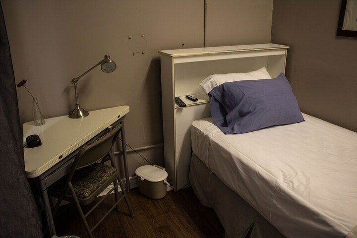 Room 19 of 73
