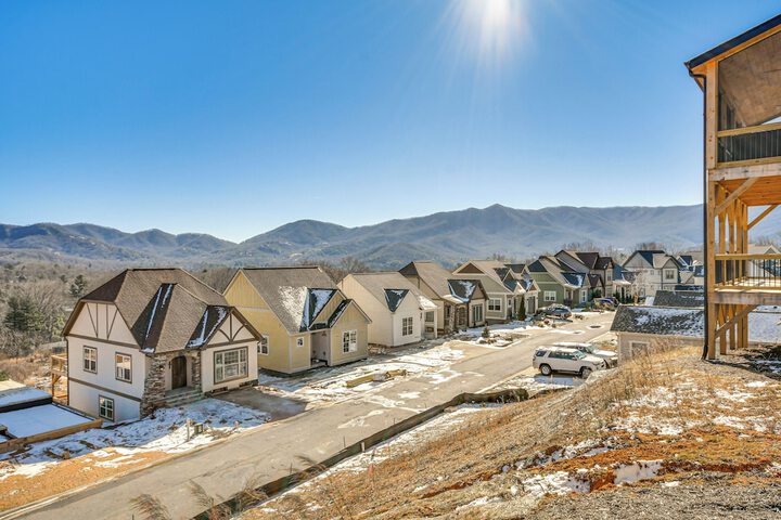 Newly Built Home w / Mtn Views in Black Mountain!