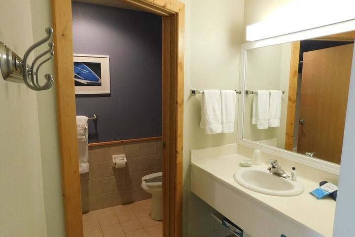 Room 68 of 230