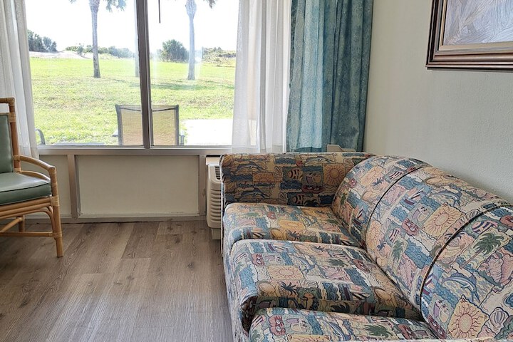 Days Inn & Suites by Wyndham Jekyll Island