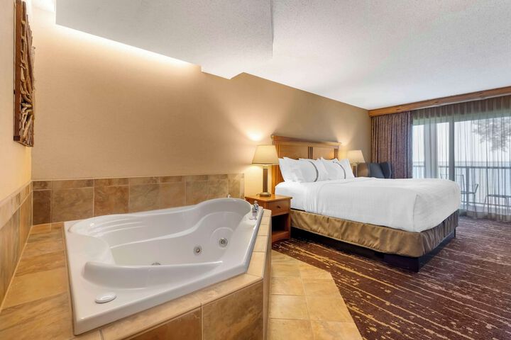 Best Western Premier The Lodge on Lake Detroit