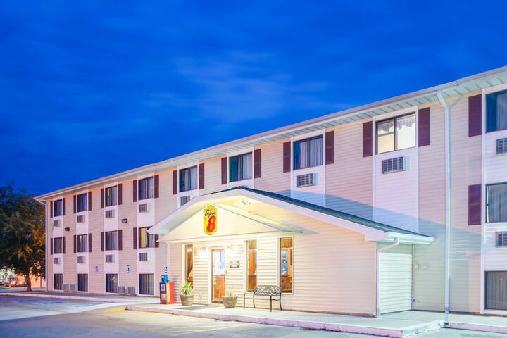 Hotel 2 of 32