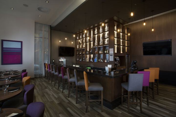 Lounge 52 of 59