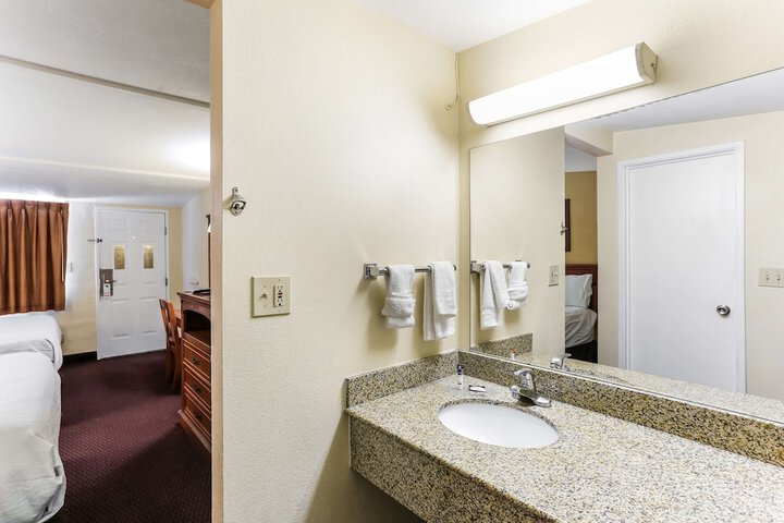 Room 17 of 30